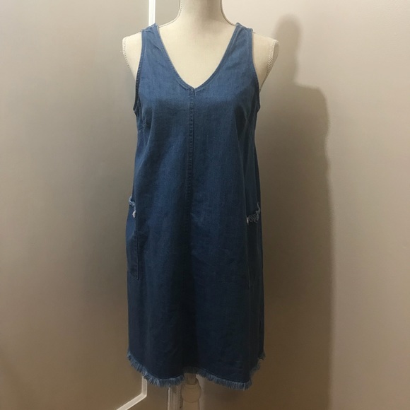 Old Navy Dresses & Skirts - Jean Dress with Pockets *LAST CHANCE* Old Navy Dresses & Skirts - Jean Dress with Pockets *LAST CHANCE*